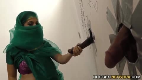 Nadia Ali veut une beurette baise