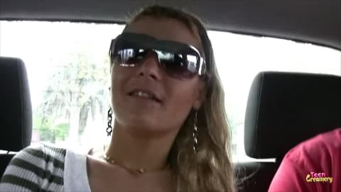 Baise a la plage en anal pour cette blonde