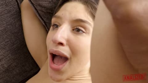 Abella Danger a le cul bien dilaté
