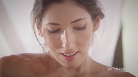 Cléa Gaultier, actrice française dans un massage érotique