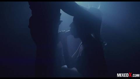 Milf porno de masturbation anale en solo