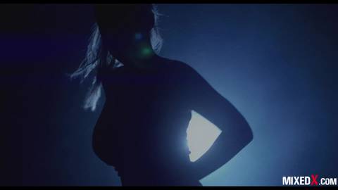 Milf porno de masturbation anale en solo