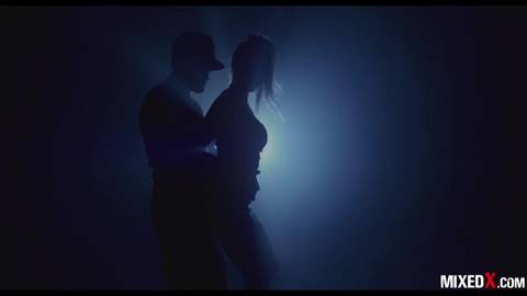 Milf porno de masturbation anale en solo