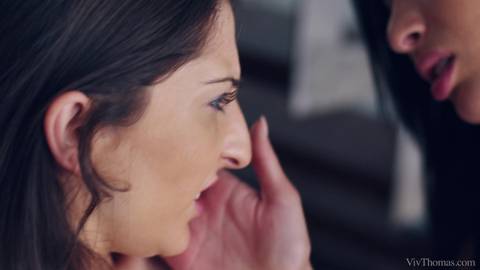 Anissa Kate et Jimena Lago dans une baise érotique lesbienne !