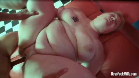 Il baise et finit par mature creampie