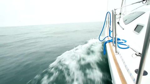 Madison Ivy se fait prendre sur un bateau