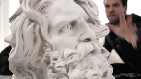 Alina Lopez est entraînée dans un sexe trio