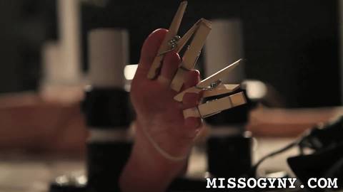 Porno bdsm dans une session de pinçage