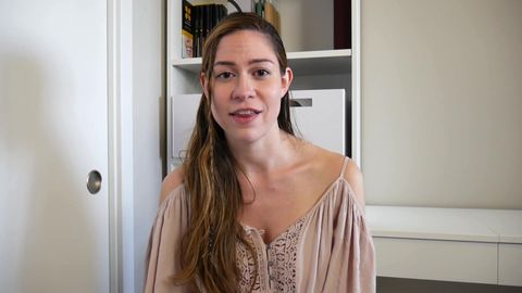 L&rsquo;amatrice Ashley Alban se jette sur la bite raide sans hésiter !