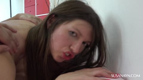 Susan Ayn se fait bouffer en DP par deux mecs raides