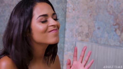 Star latina hd porn fait un pipe à Johnny