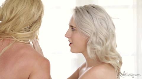 Briana et Cadence font du cunilingus sexe