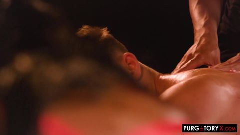 Salope suce les masseurs et le mari lui lèche la chatte