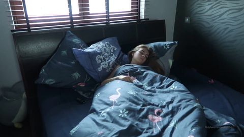 Anabel se réveille pour fellation amateur