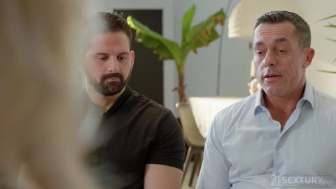 Shalina a milfs xx fait bander les 2 hommes