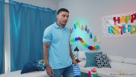 Indiana ne se lasse pas de baiser dans un Film X Francais